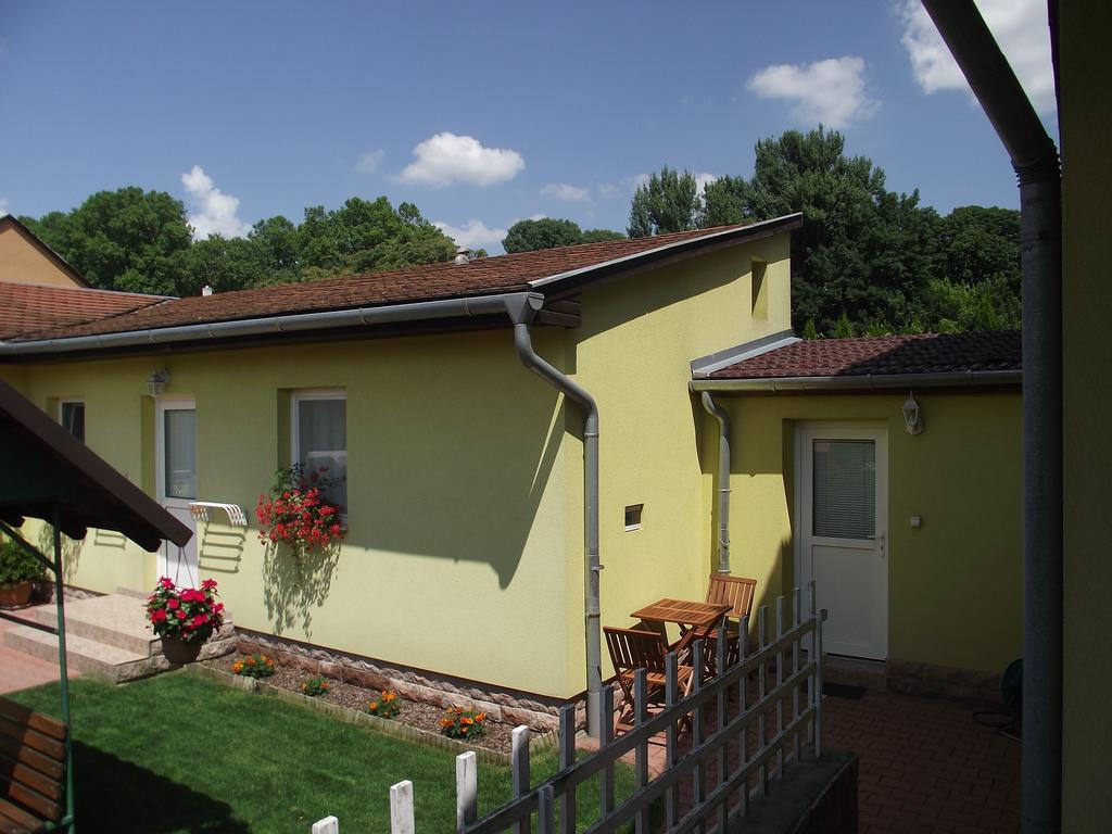 Apartman Kaszás Garden Mosonmagyaróvár Szoba fotó