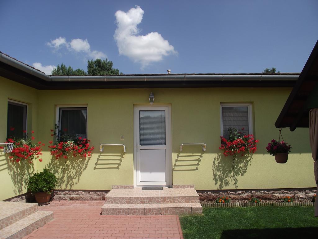Apartman Kaszás Garden Mosonmagyaróvár Szoba fotó